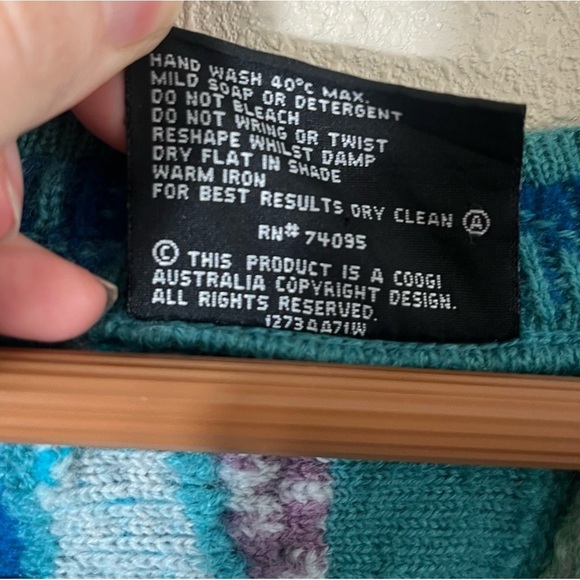 COOGI VINTAGE 90s Chunky Knit Cropped V-Neck Textured Knit Women's Wool Sweater - Picture 9 of 11